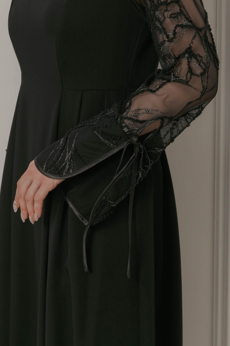 ブラックのフェザーフラワーコクーンドレスの商品画像6