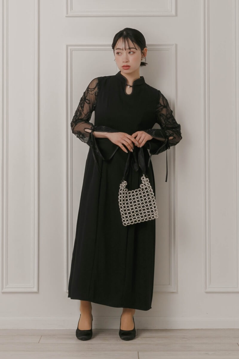 ブラックのフェザーフラワーコクーンドレスの商品画像7