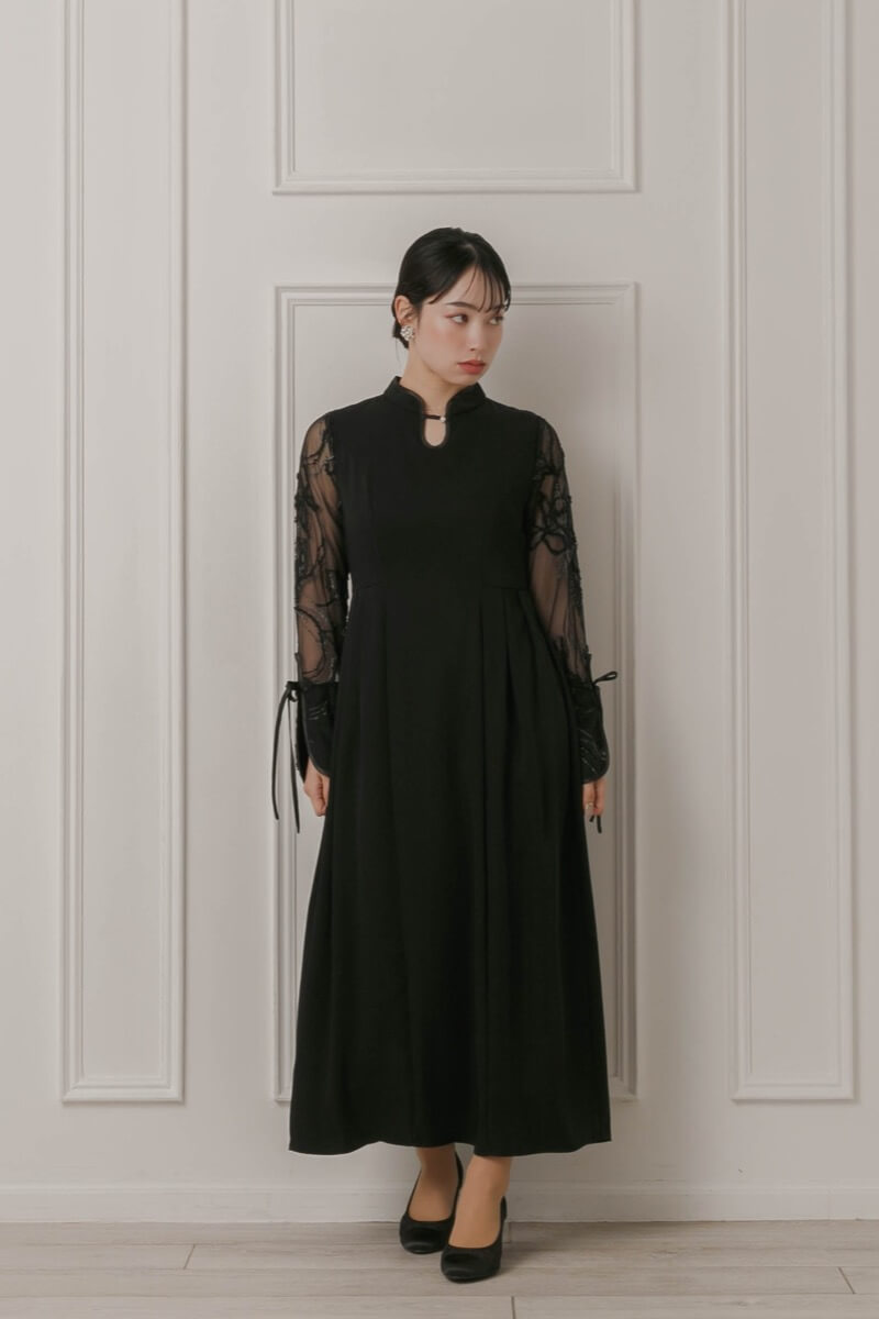 ブラックのフェザーフラワーコクーンドレスの商品画像8