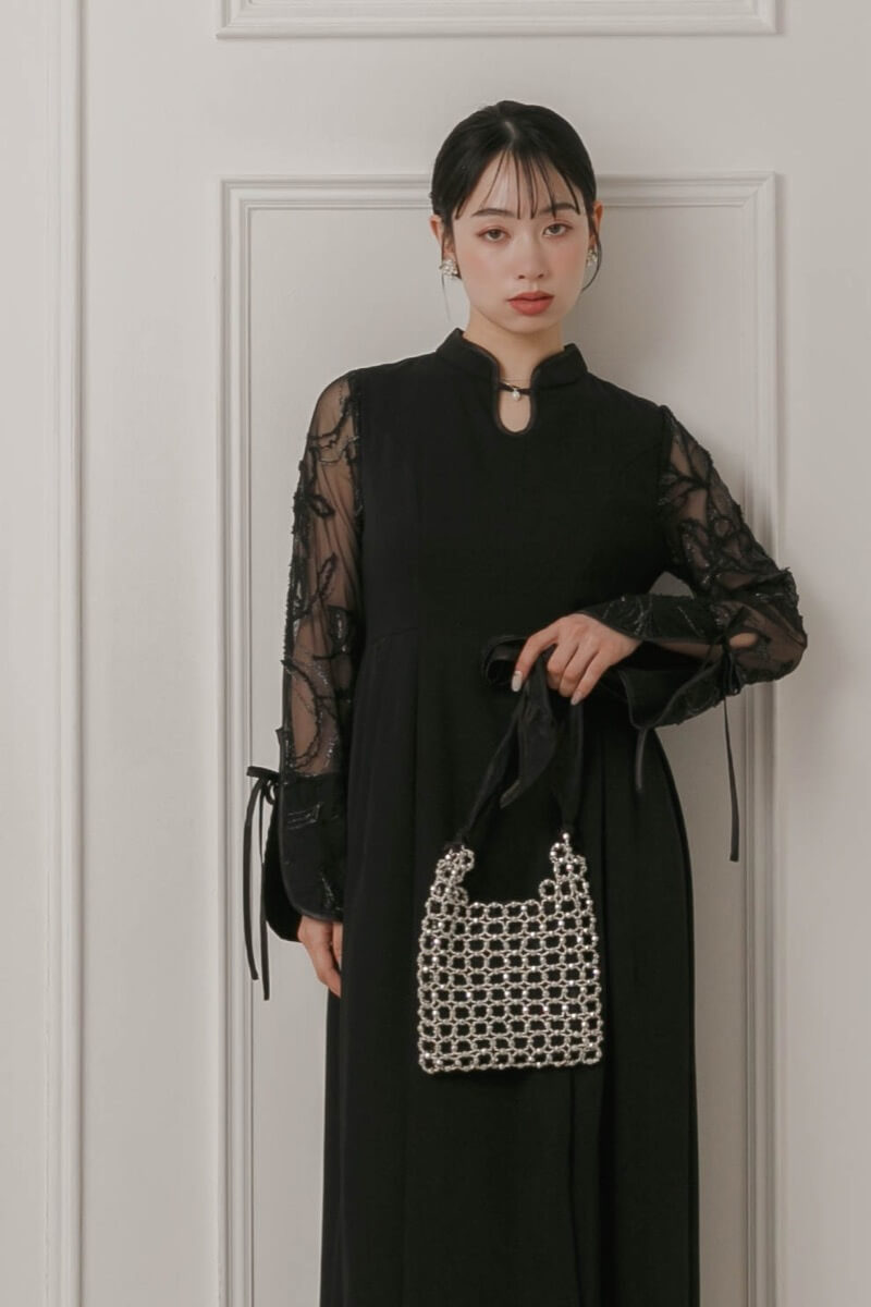 ブラックのフェザーフラワーコクーンドレスの商品画像9