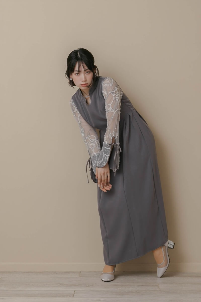 グレーのフェザーフラワーコクーンドレスの商品画像11 グレーのフェザーフラワーコクーンドレスの商品画像11