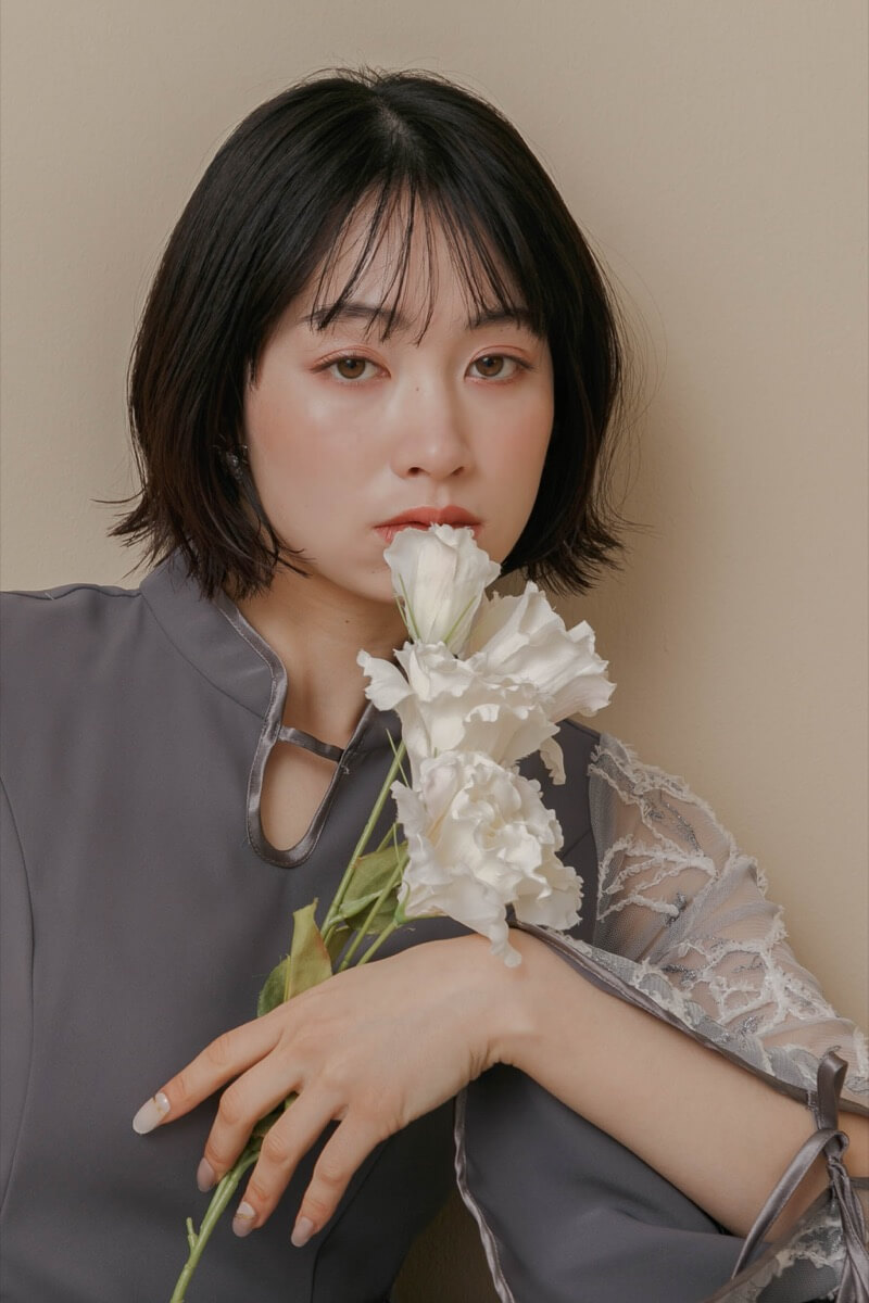 グレーのフェザーフラワーコクーンドレスの商品画像12 グレーのフェザーフラワーコクーンドレスの商品画像12