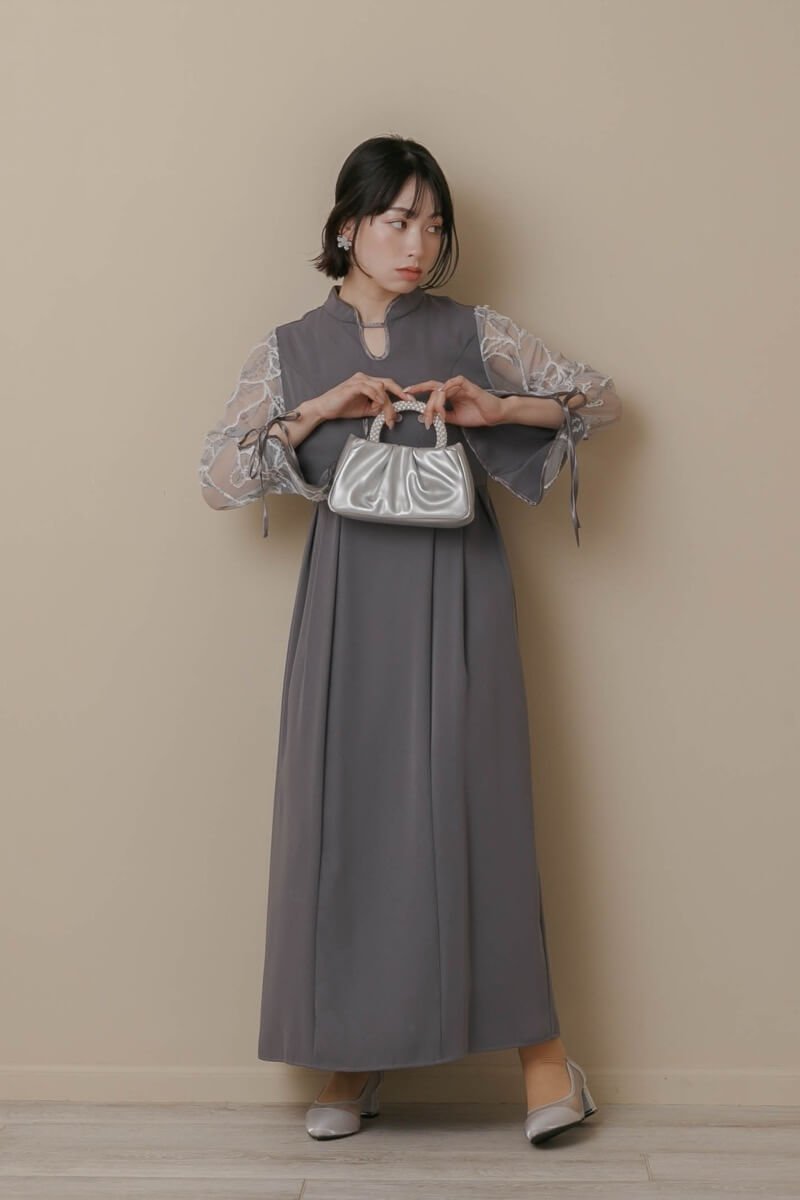 グレーのフェザーフラワーコクーンドレスの商品画像2 グレーのフェザーフラワーコクーンドレスの商品画像2