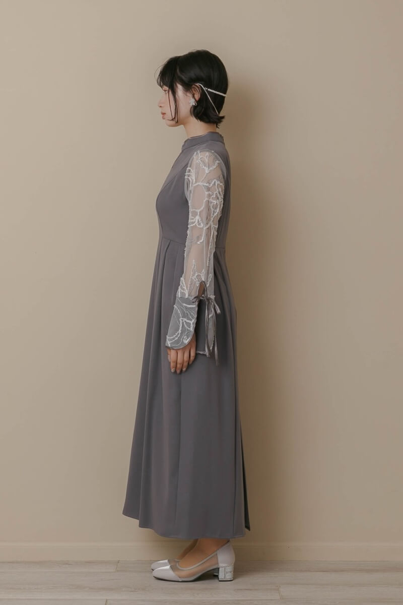 グレーのフェザーフラワーコクーンドレスの商品画像3 グレーのフェザーフラワーコクーンドレスの商品画像3