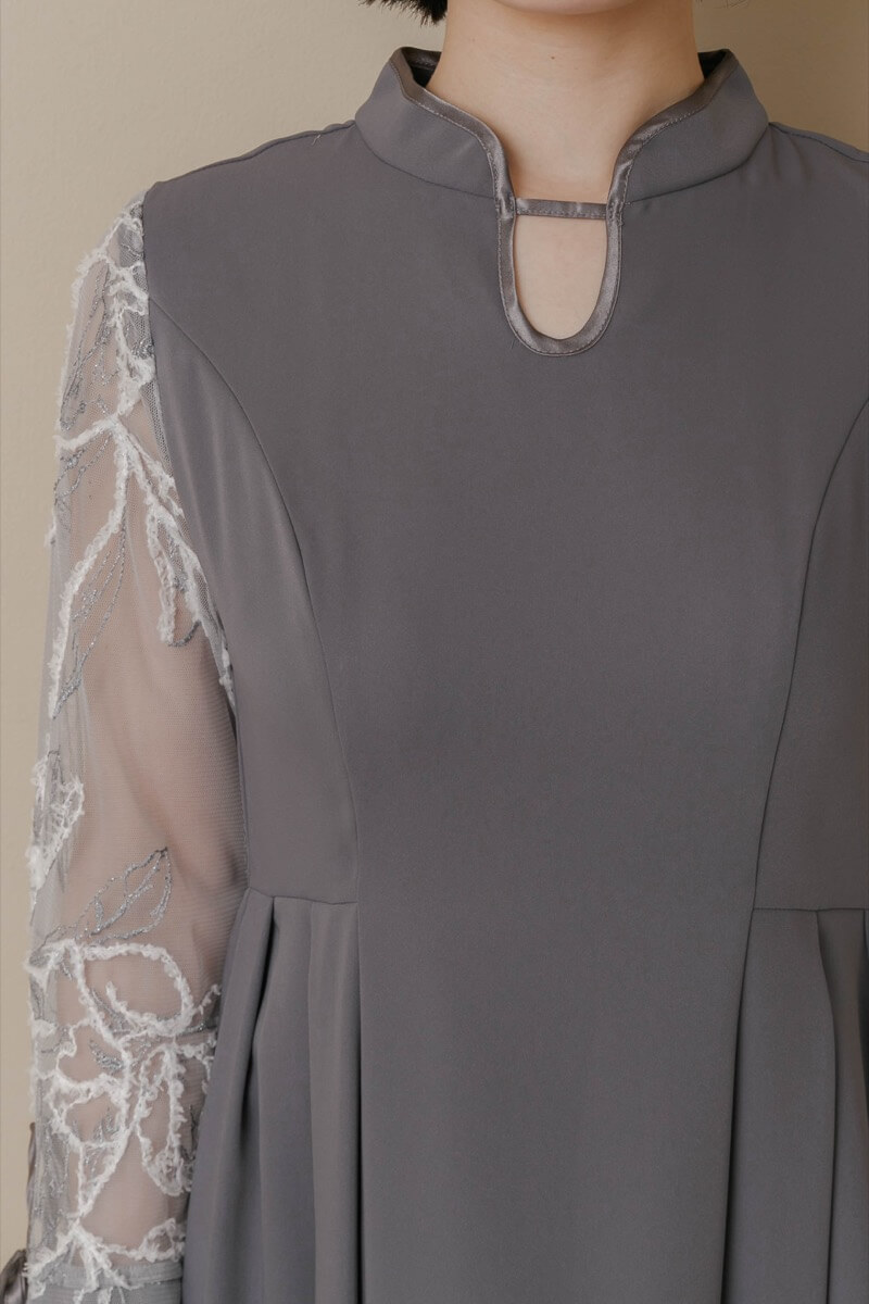 グレーのフェザーフラワーコクーンドレスの商品画像5 グレーのフェザーフラワーコクーンドレスの商品画像5