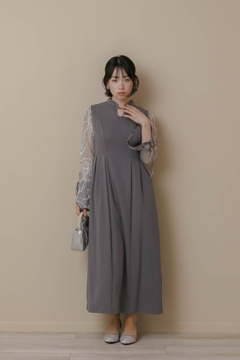 グレーのフェザーフラワーコクーンドレスの商品画像7 グレーのフェザーフラワーコクーンドレスの商品画像7