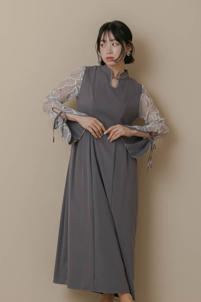 グレーのフェザーフラワーコクーンドレスの商品画像8 グレーのフェザーフラワーコクーンドレスの商品画像8