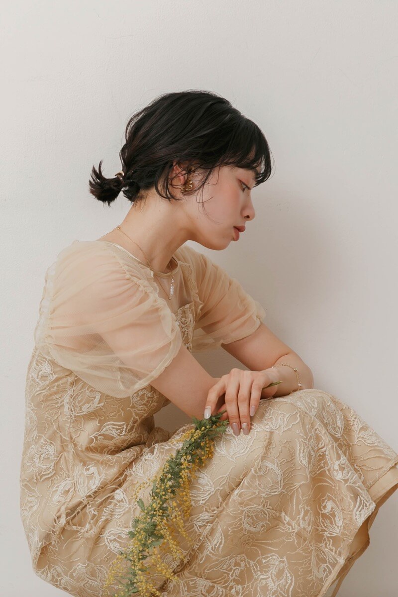 イエローのフラワーチュールギャザードレスの商品画像1