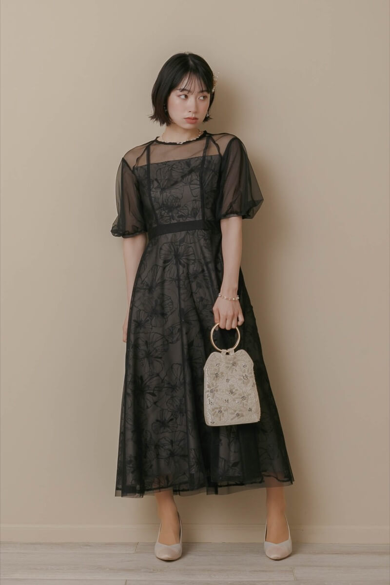 ブラックのチュールスパンコールレースドレス