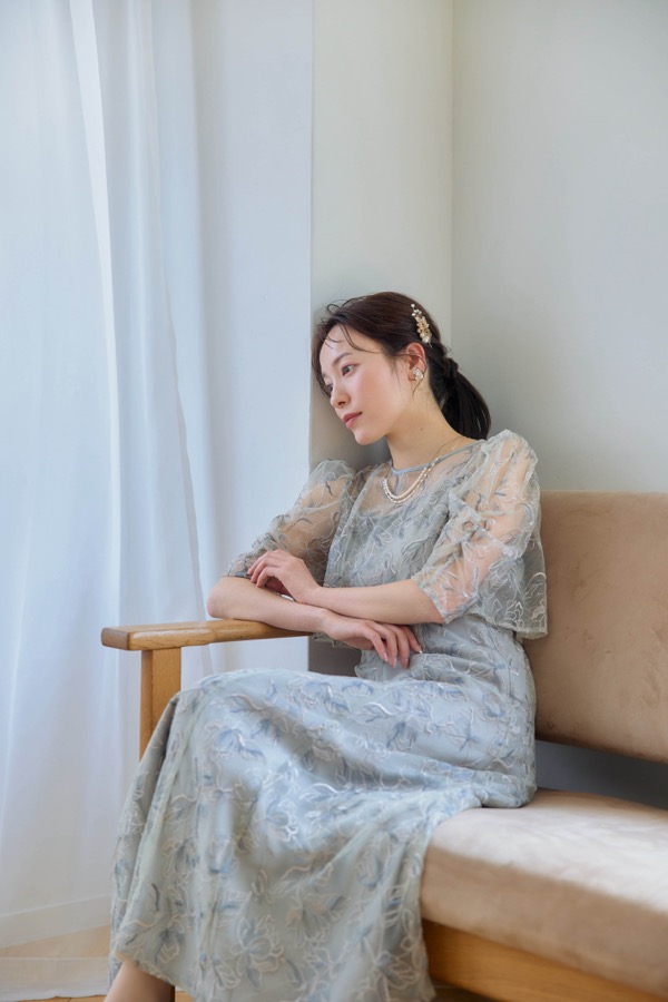 グレイッシュグリーンのエンブロイダリーレイヤードドレス | metoi | L | A-2957