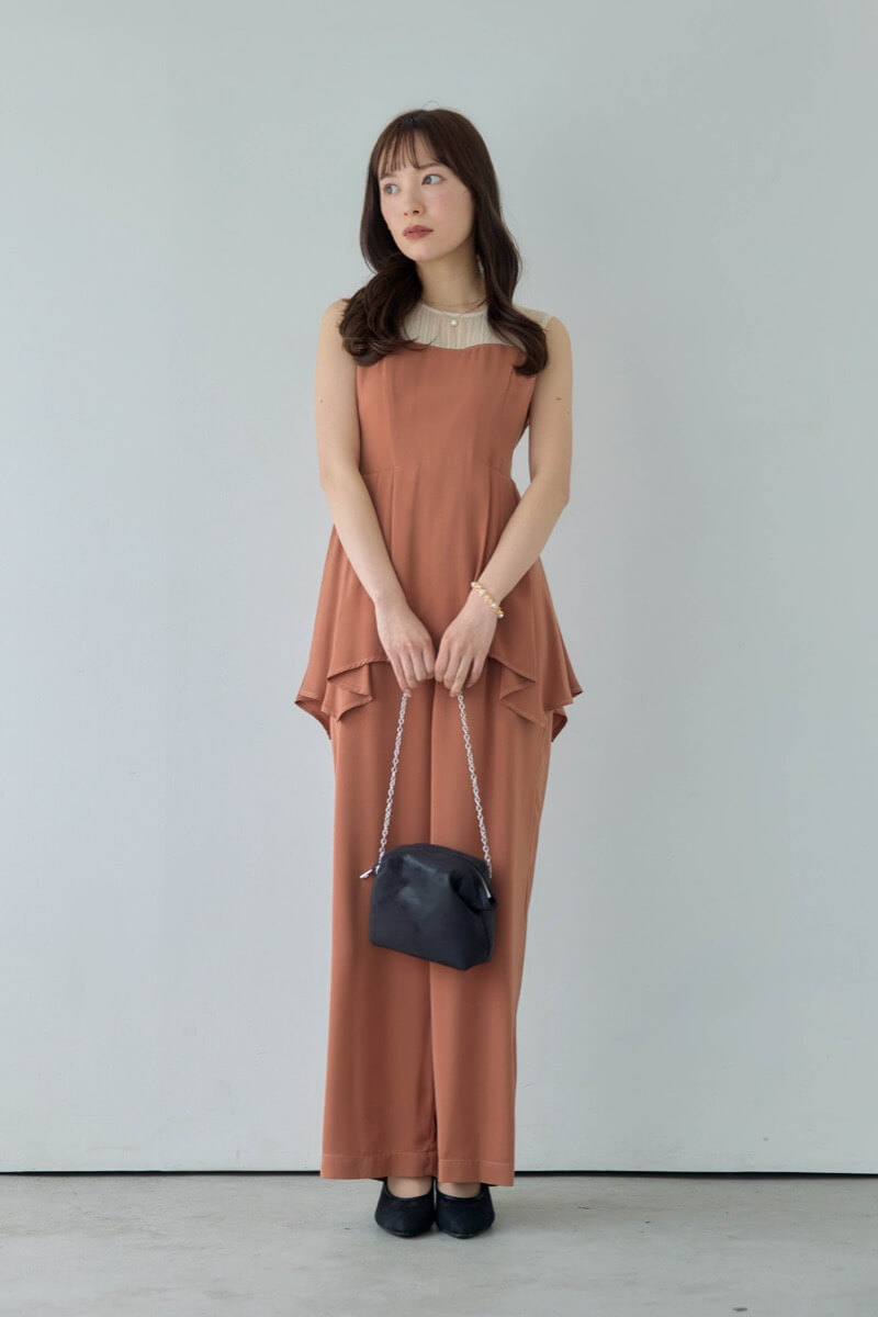 オレンジのペプラムパンツドレス