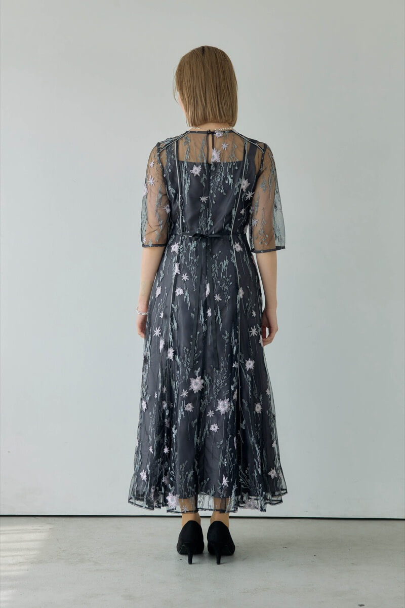 ブラックのフラワーチュールドレスの商品画像4