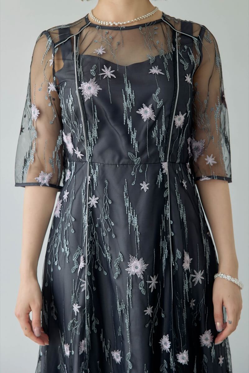 ブラックのフラワーチュールドレスの商品画像5