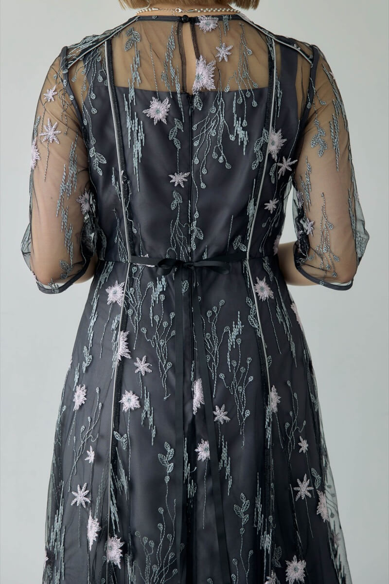 ブラックのフラワーチュールドレスの商品画像6