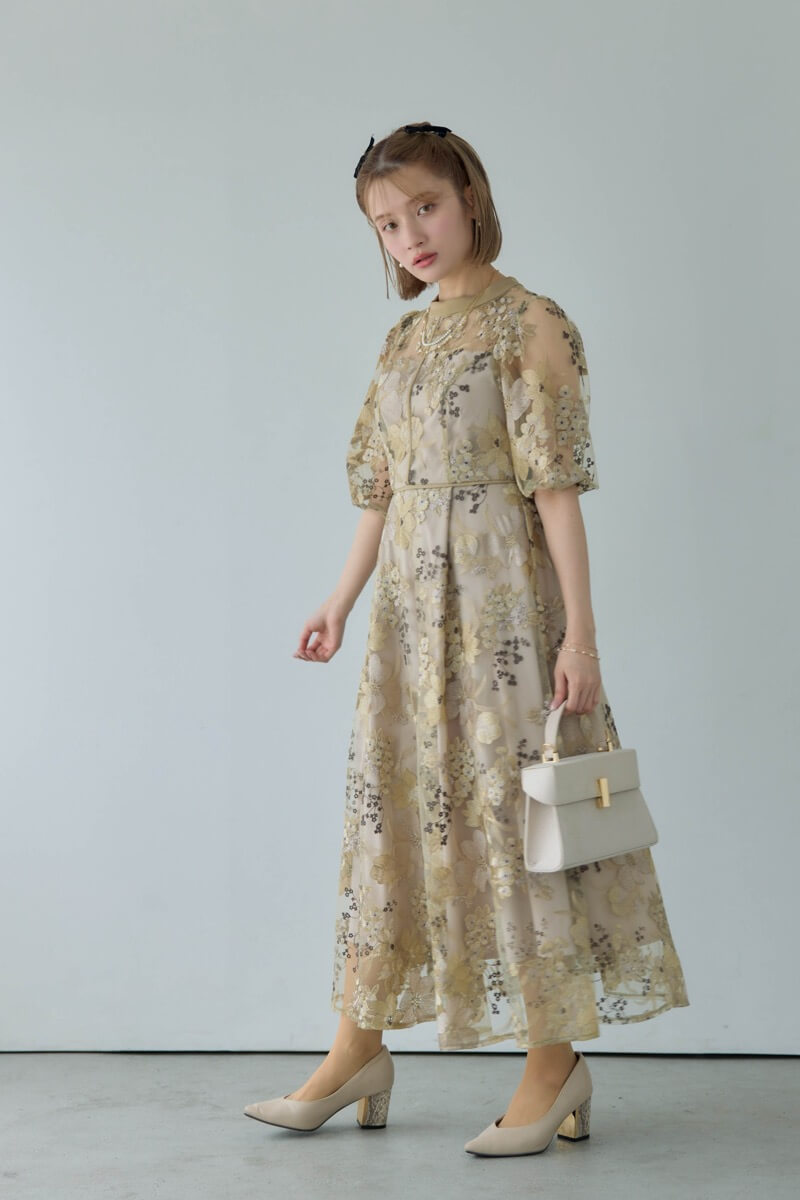 イエローのフラワーエンブロイダリードレスの商品画像8