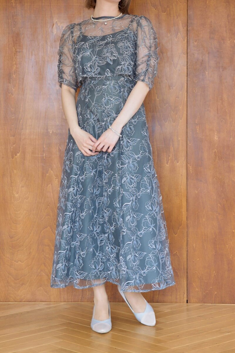 チャコールグレーのエンブロイダリーレイヤードドレスの商品画像11