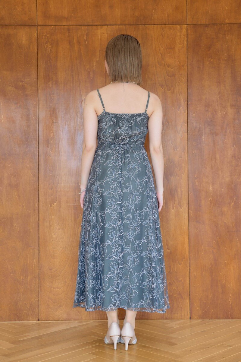 チャコールグレーのエンブロイダリーレイヤードドレスの商品画像7