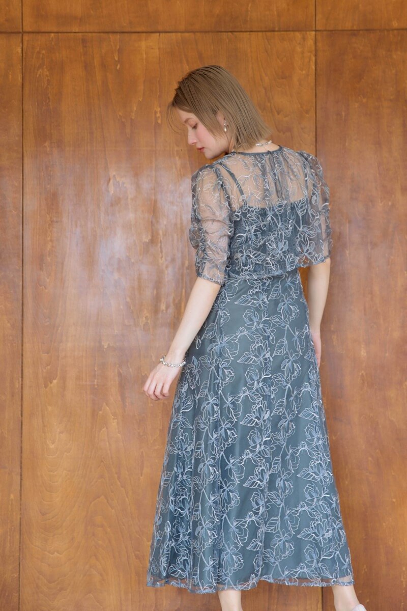 チャコールグレーのエンブロイダリーレイヤードドレスの商品画像9