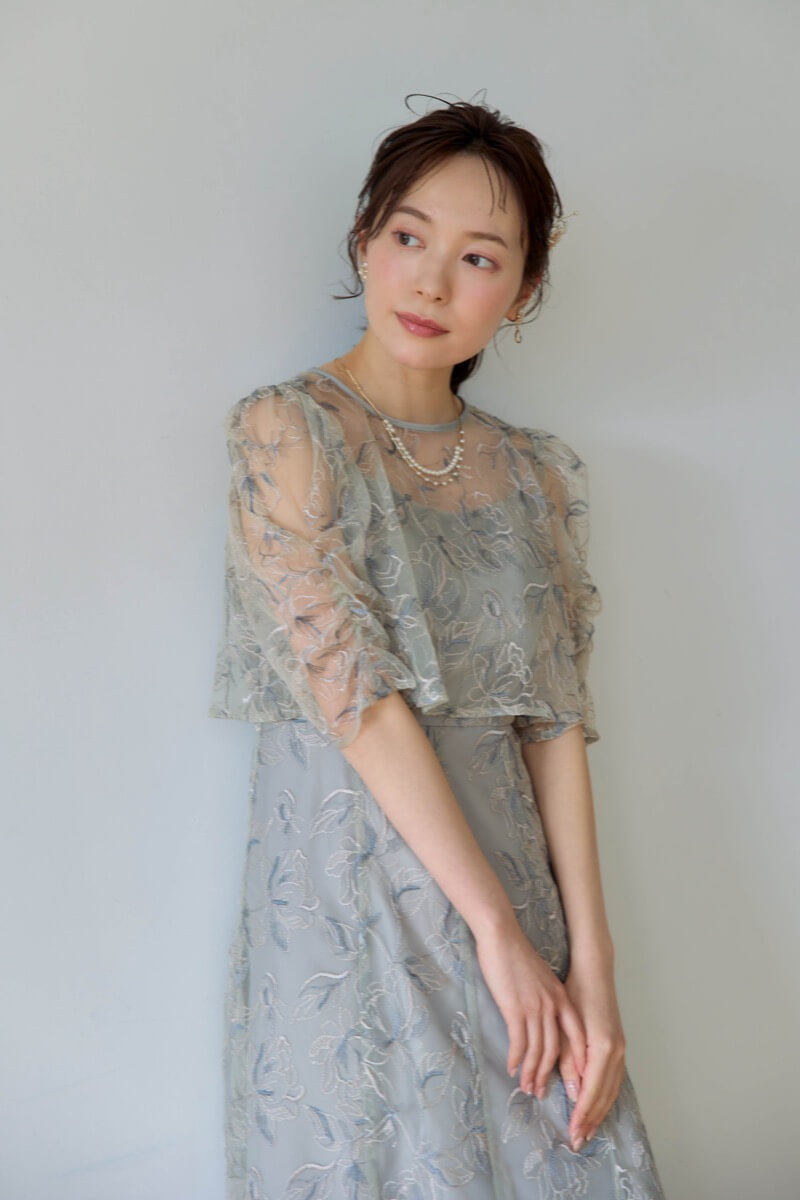 グレイッシュグリーンのエンブロイダリーレイヤードドレスの商品画像13