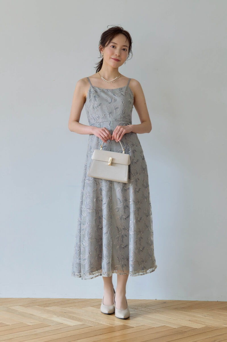 グレイッシュグリーンのエンブロイダリーレイヤードドレスの商品画像7