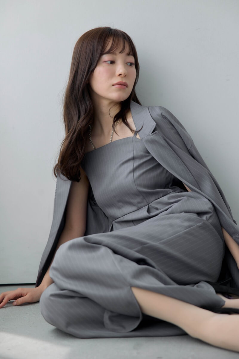 グレーのジャケット付きオールインワンの商品画像13