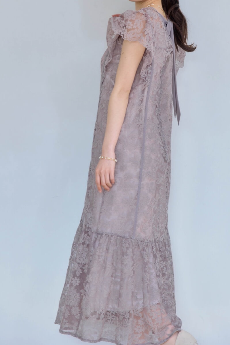 グレージュのフラワーレースドレスの商品画像11