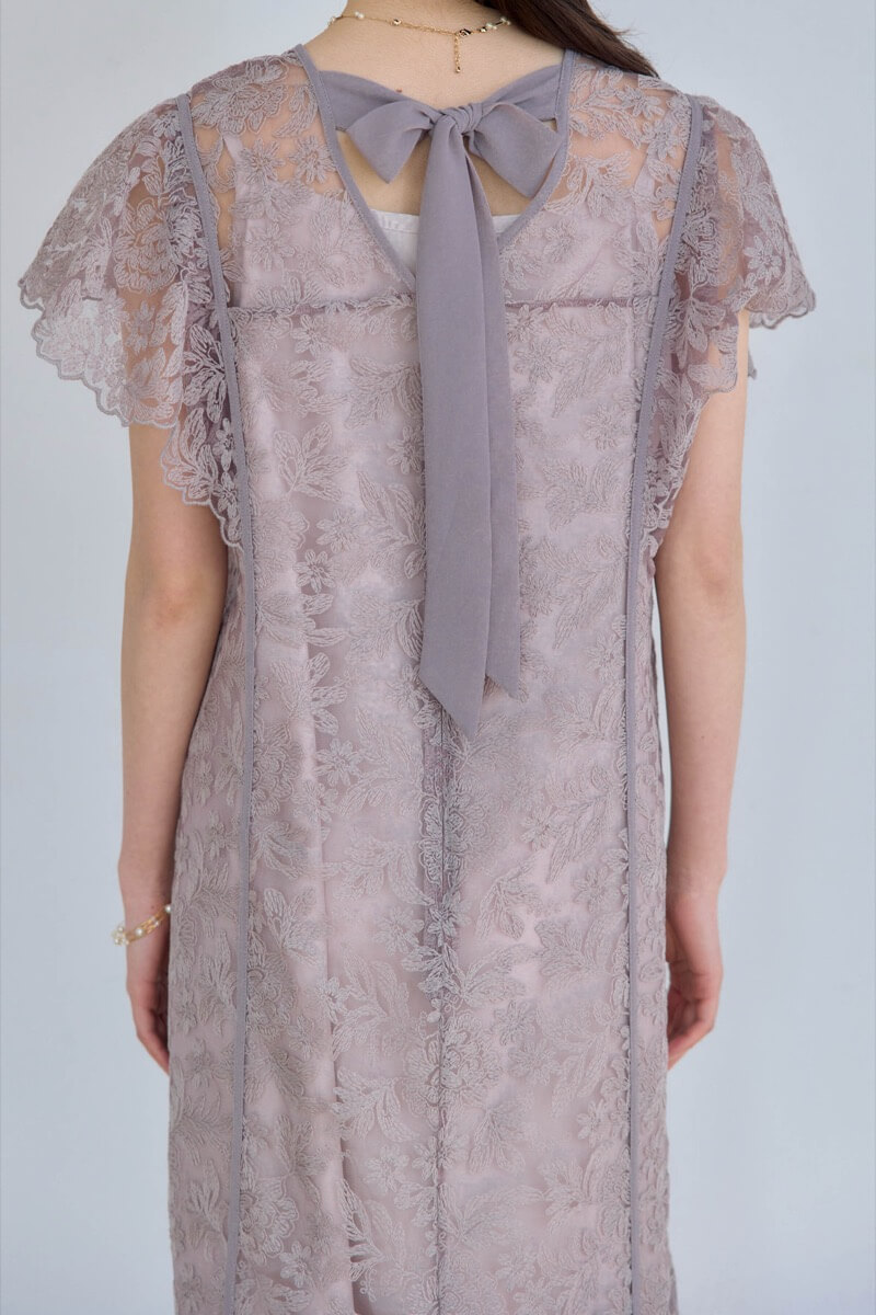 グレージュのフラワーレースドレスの商品画像6