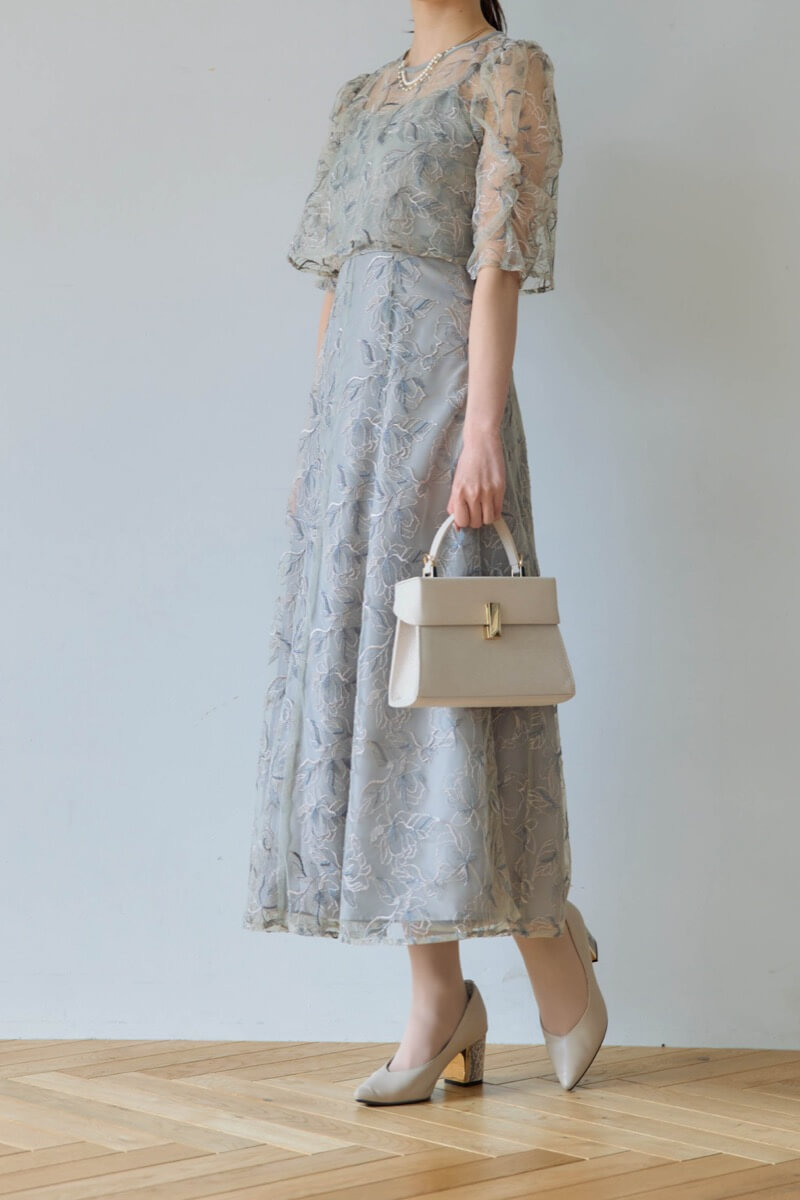グレイッシュグリーンのエンブロイダリーレイヤードドレスの商品画像10