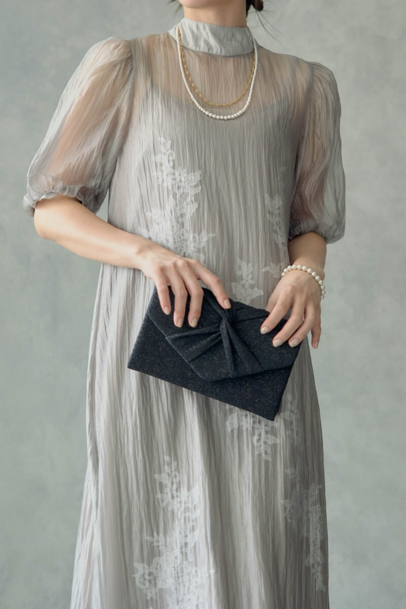 グレイッシュベージュのバックリボンシアーオーガンジードレスの商品画像10 グレイッシュベージュのバックリボンシアーオーガンジードレスの商品画像10