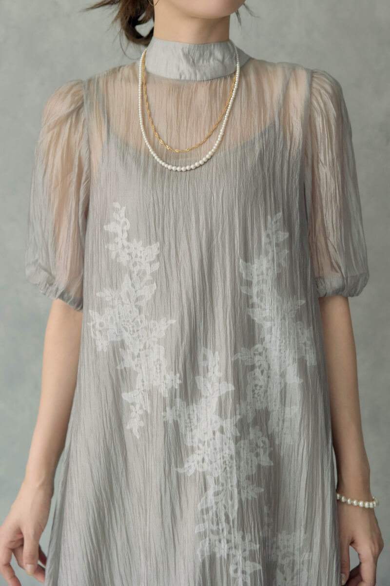 グレイッシュベージュのバックリボンシアーオーガンジードレスの商品画像5 グレイッシュベージュのバックリボンシアーオーガンジードレスの商品画像5