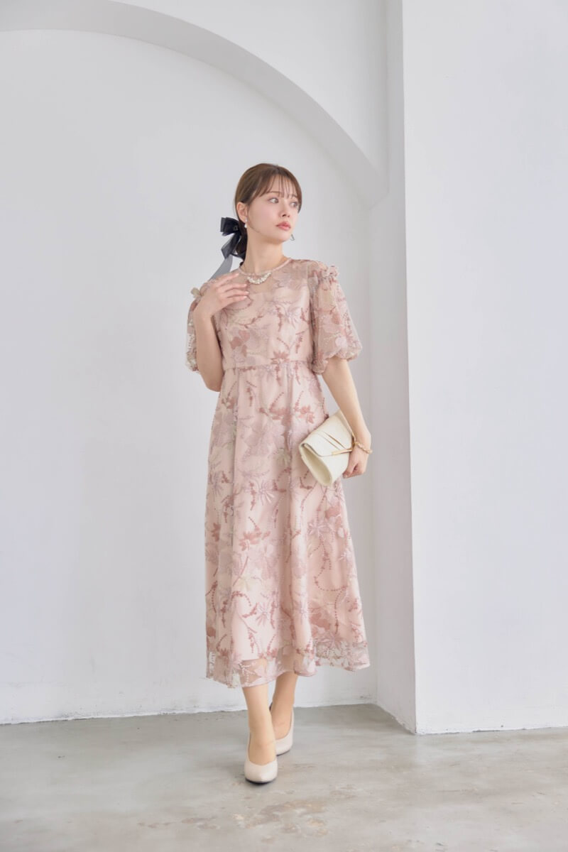 ピンクベージュのパフスリーブエンブロイダリードレスの商品画像11 ピンクベージュのパフスリーブエンブロイダリードレスの商品画像11