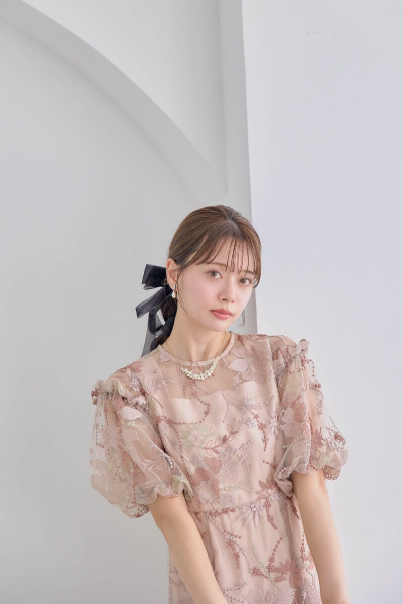 ピンクベージュのパフスリーブエンブロイダリードレスの商品画像12 ピンクベージュのパフスリーブエンブロイダリードレスの商品画像12