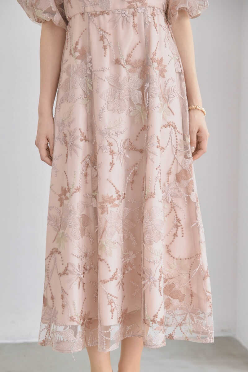 ピンクベージュのパフスリーブエンブロイダリードレスの商品画像7 ピンクベージュのパフスリーブエンブロイダリードレスの商品画像7