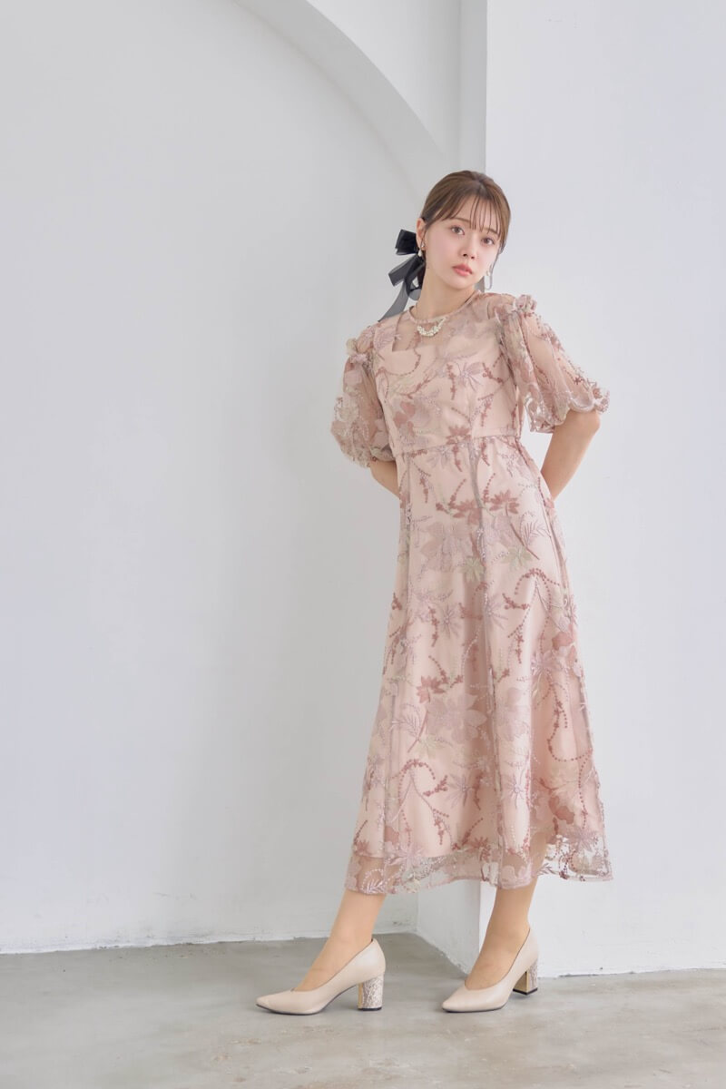 ピンクベージュのパフスリーブエンブロイダリードレスの商品画像8 ピンクベージュのパフスリーブエンブロイダリードレスの商品画像8