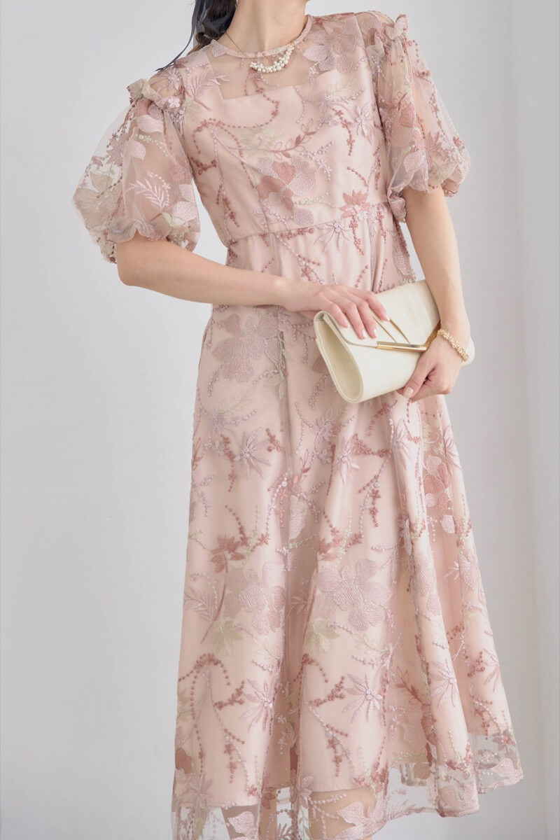 ピンクベージュのパフスリーブエンブロイダリードレスの商品画像9 ピンクベージュのパフスリーブエンブロイダリードレスの商品画像9