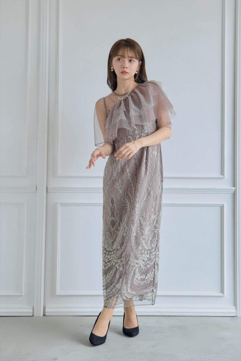 ブラウンのマルチケープ付きIラインドレスの商品画像12