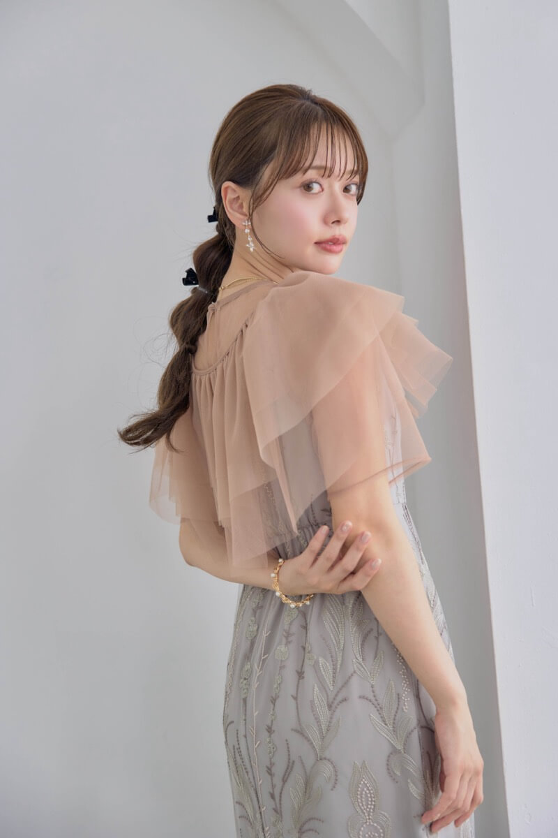 ベージュのマルチケープ付きIラインドレスの商品画像11 ベージュのマルチケープ付きIラインドレスの商品画像11