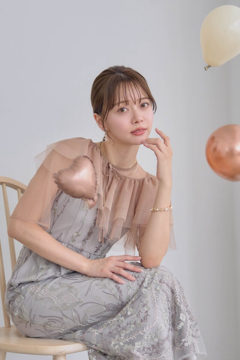 ベージュのマルチケープ付きIラインドレスの商品画像14 ベージュのマルチケープ付きIラインドレスの商品画像14