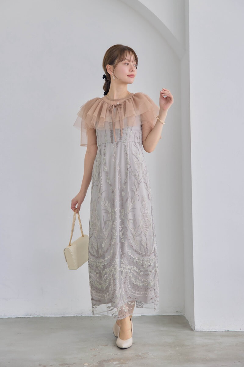 ベージュのマルチケープ付きIラインドレスの商品画像2 ベージュのマルチケープ付きIラインドレスの商品画像2