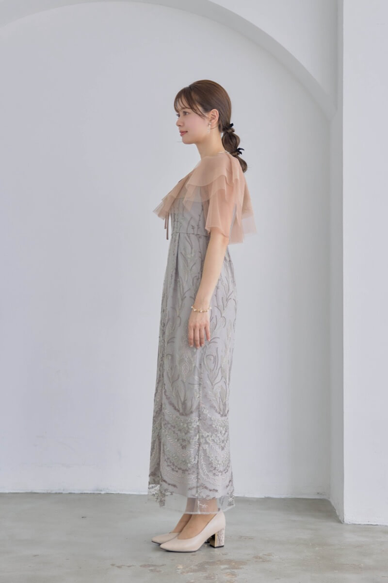 ベージュのマルチケープ付きIラインドレスの商品画像3 ベージュのマルチケープ付きIラインドレスの商品画像3