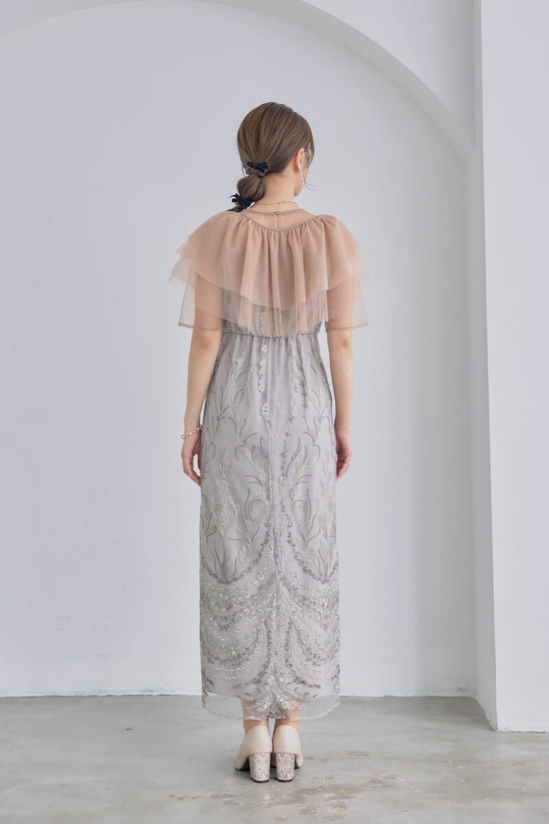 ベージュのマルチケープ付きIラインドレスの商品画像4 ベージュのマルチケープ付きIラインドレスの商品画像4