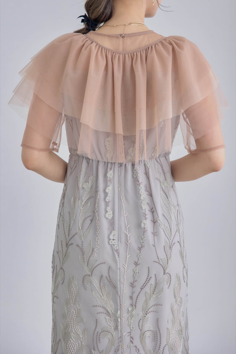 ベージュのマルチケープ付きIラインドレスの商品画像6 ベージュのマルチケープ付きIラインドレスの商品画像6