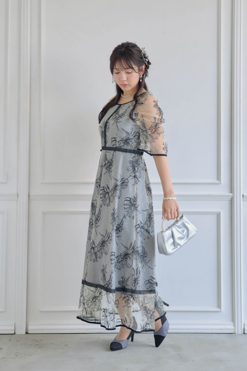 グレーのドローイングフラワードレスの商品画像13