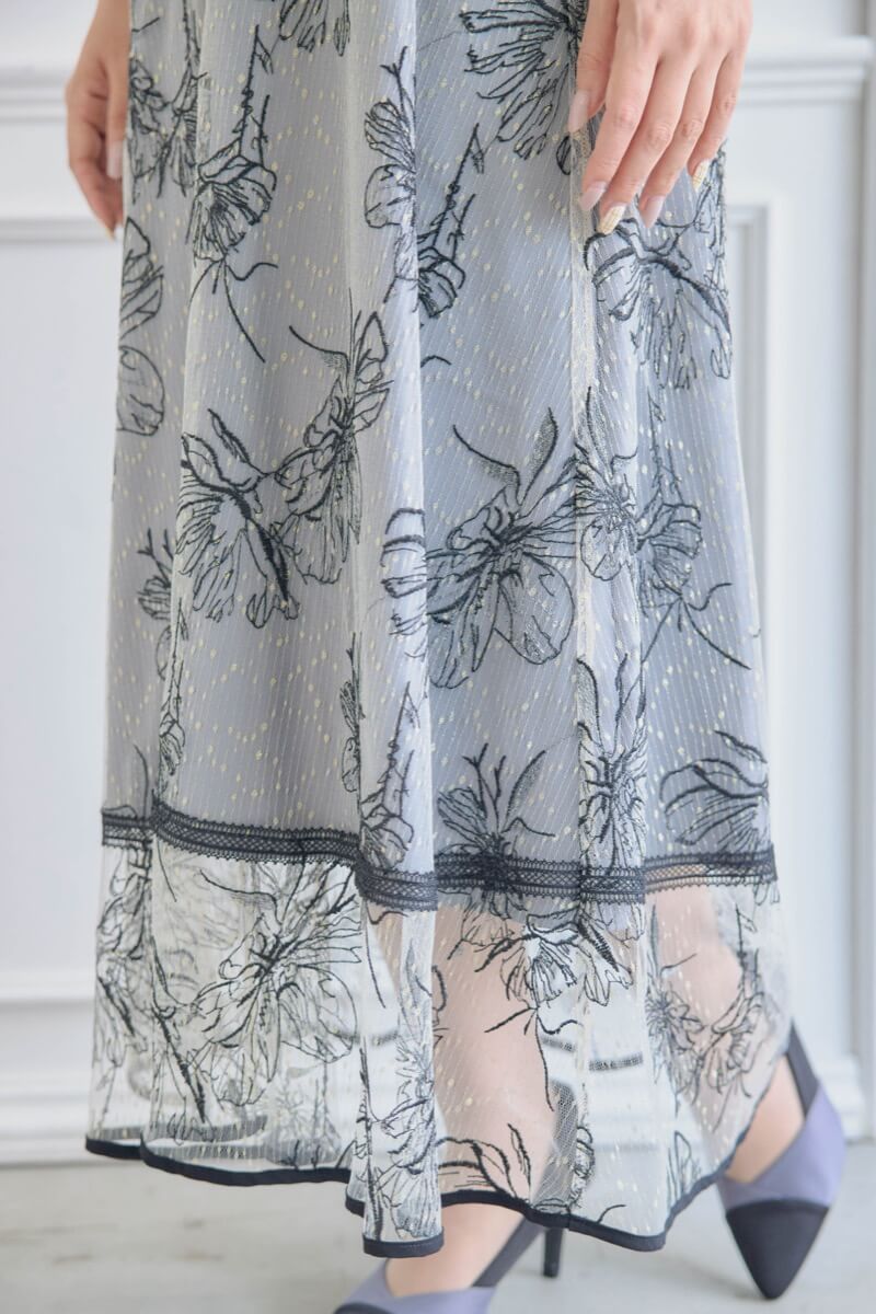 グレーのドローイングフラワードレスの商品画像7