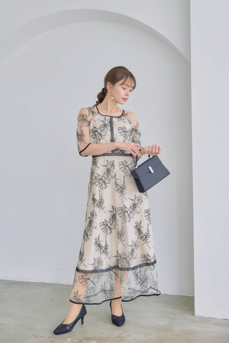 ブラック×ベージュのドローイングフラワードレスの商品画像12