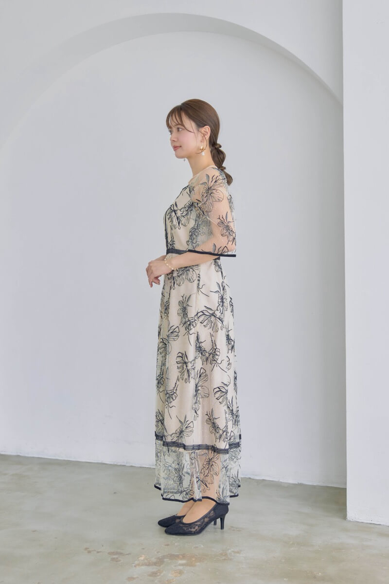 ブラック×ベージュのドローイングフラワードレスの商品画像3