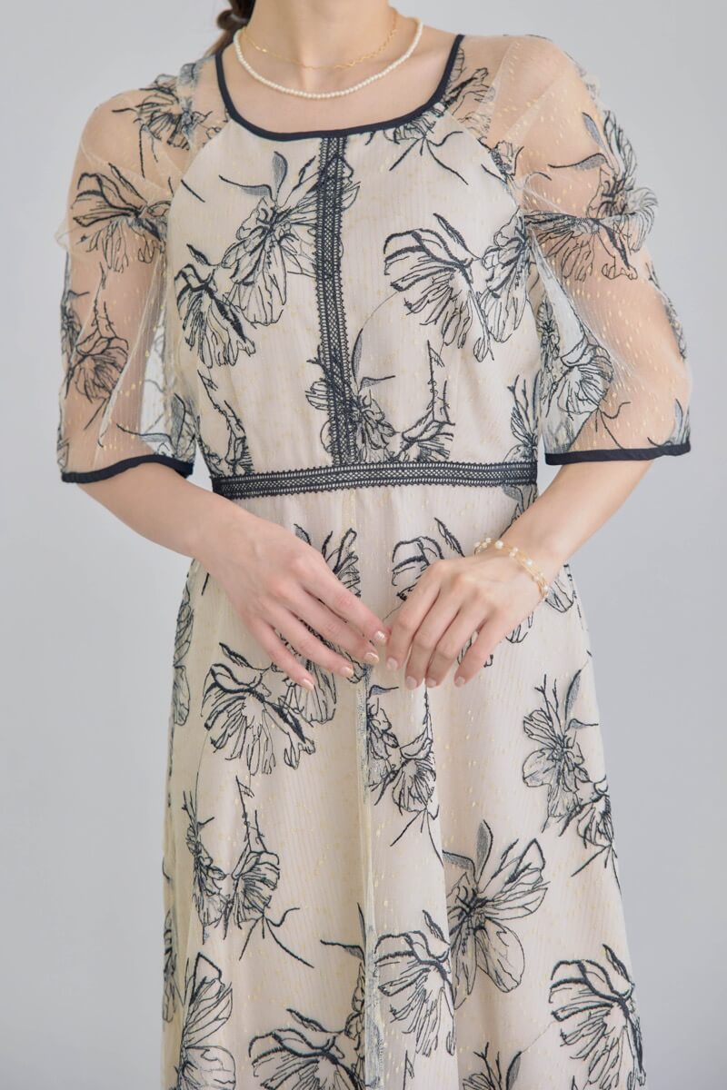 ブラック×ベージュのドローイングフラワードレスの商品画像5