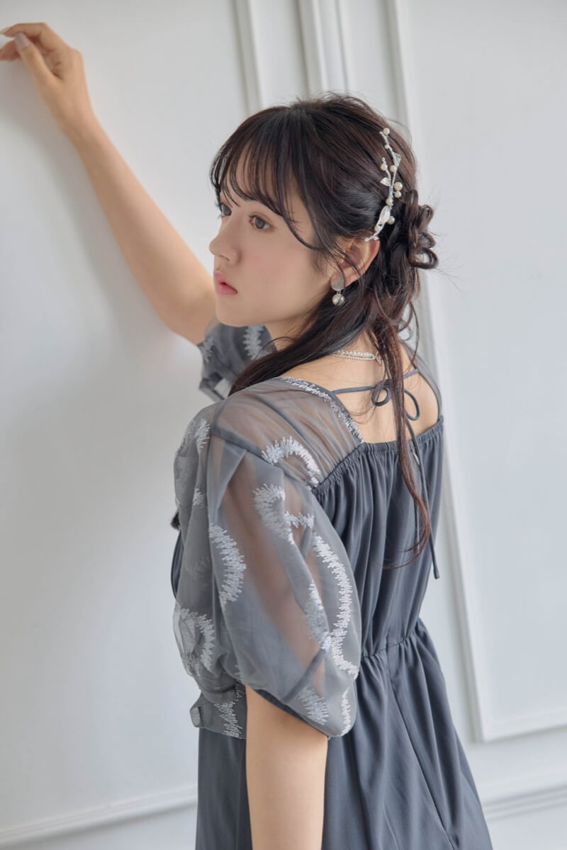 グレーのグラフィティスリーブドレスの商品画像11