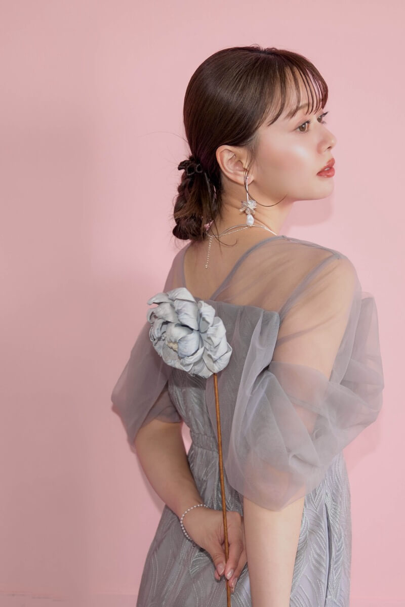 グレーのトルナードペンシルドレスの商品画像1