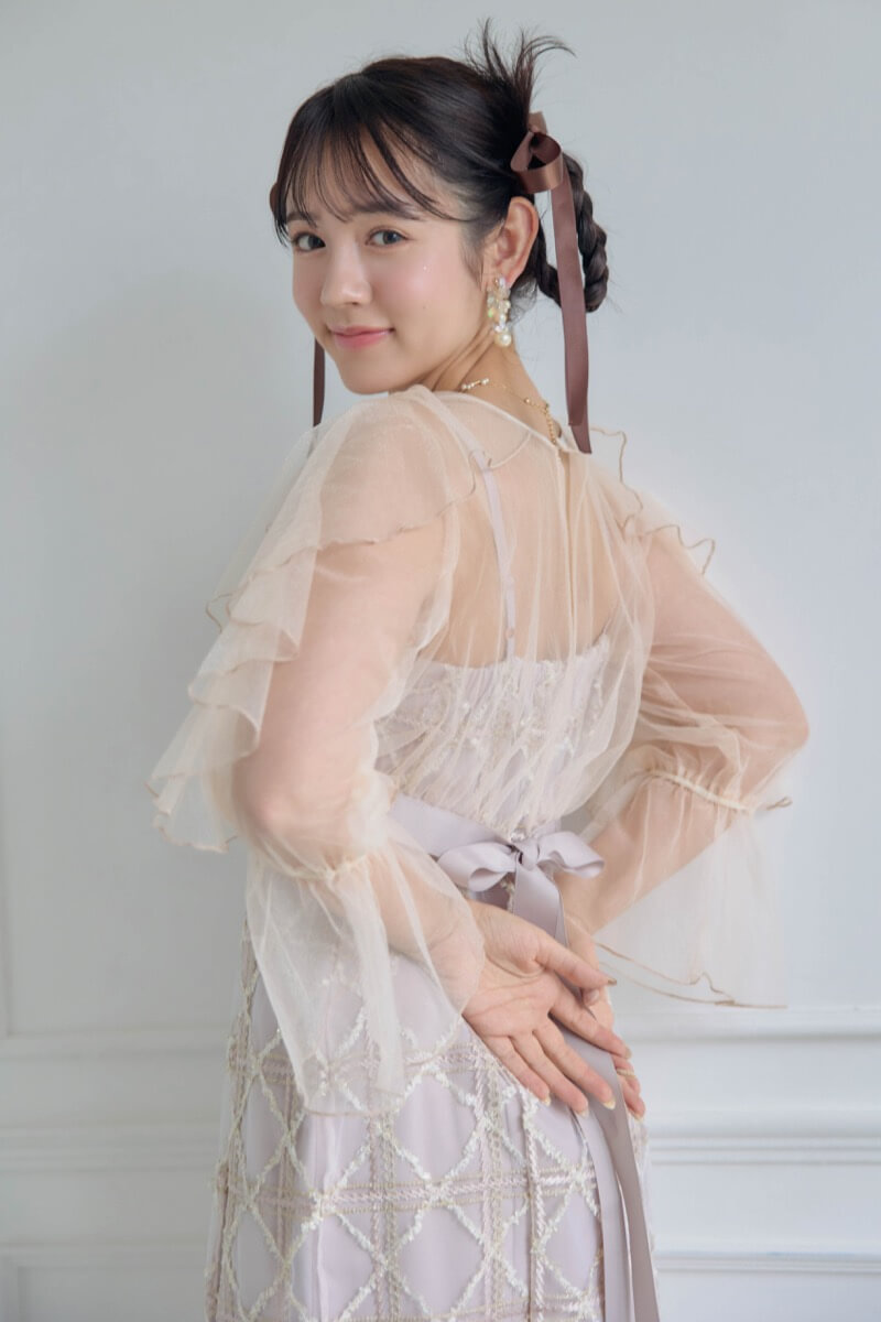 ピンクのボレロ付きチェックレースドレス